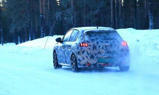 Viitorul Peugeot 208 surprins în testele de iarnă